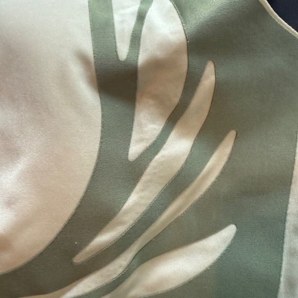 Two 36 or 38 D bras - Picture 2 of 5